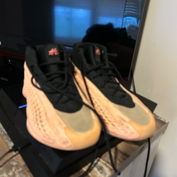 Adidas Harden Stepback basketball sneakers - Picture 2 of 4